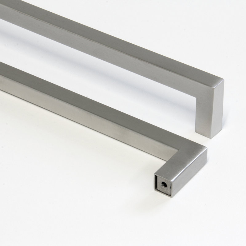 Poignée barre Edge, Acier inoxydable brossé, 8 13/16"