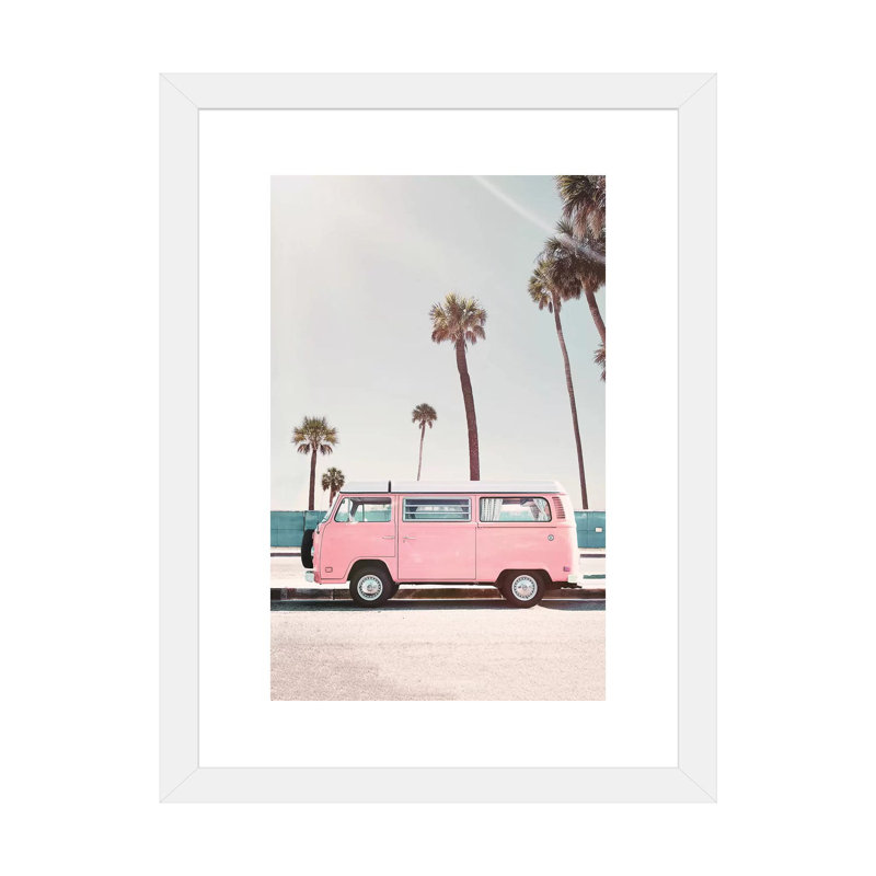 «Pink Van» par Sissi & Seb - reproduction de photo, H 32 po x l 24 po x P 1 po, Papier encadré blanc, Blanc