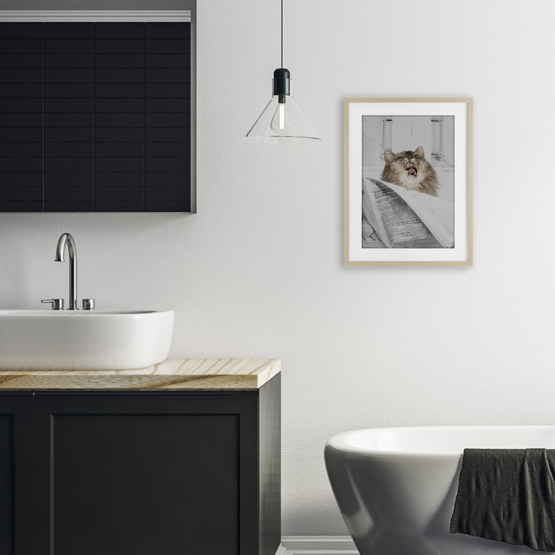 «Reading Cat Bathroom Humor», reproduction sous verre encadrée, design par Jesse Keith, H 20 po x l 14 po