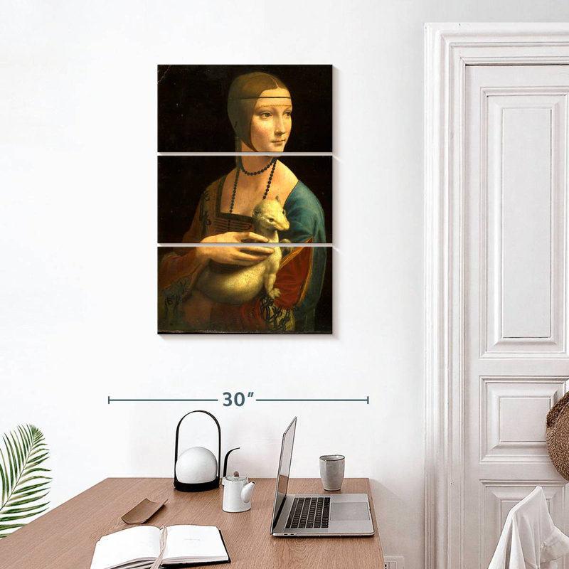 Leisha avec un portrait d'hermine, H 32 po x l 20 po