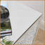 Table basse triangulaire inversée peu encombrante, table d'appoint en verre argenté pour petits espaces, facile à nettoyer