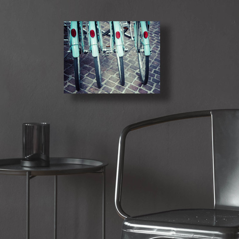 «Bicycle Line Up 1» par Jessica Reiss, H 12 po x l 16 po x P 0,13 po