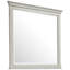 4 grandes chambres à coucher avec finition blanche patinée, sensation de station balnéaire, panneaux à persiennes, quincaillerie en métal noir, charnières de porte de table de chevet en blanc, style, décorations à panneaux, durabilité accrue