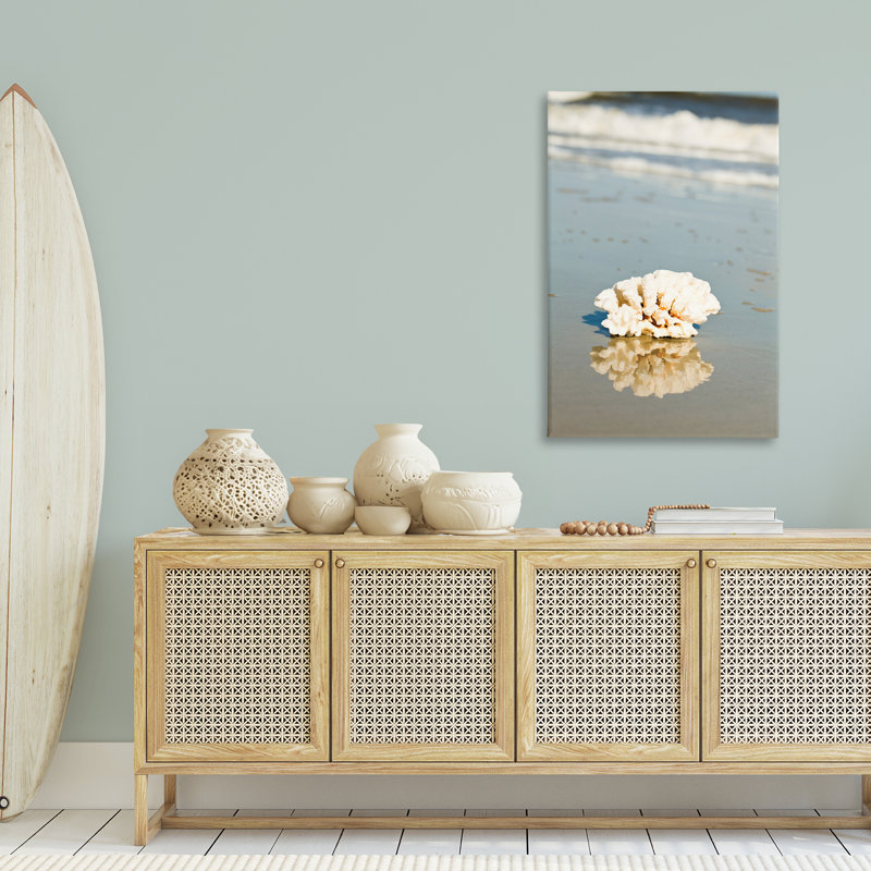 «Coral on Sea Shore», art mural sur toile par Susan Bryant, H 45 po x l 30 po