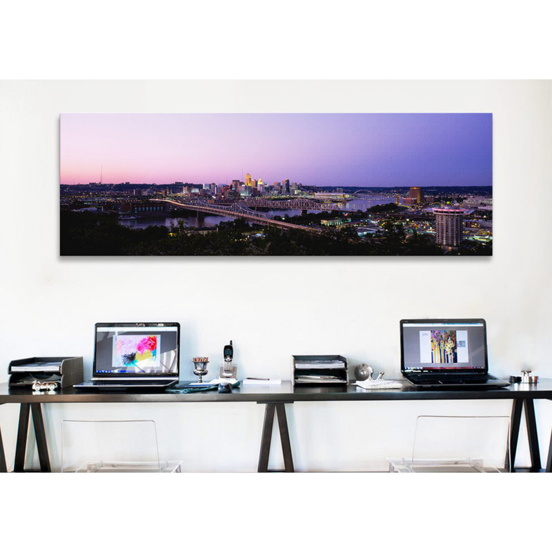 Gratte-ciel dans une ville de Cincinnati, Ohio, États-Unis par Panoramic Images - Giclée sur toile tendue, Toile tendue