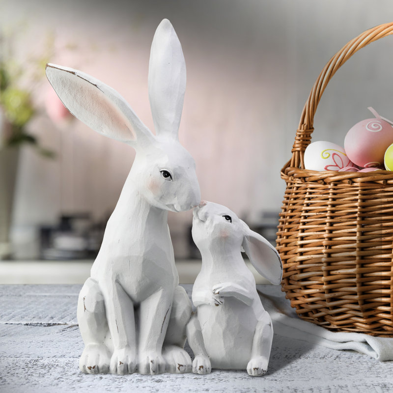 Algoma Lapin embrassant un bébé