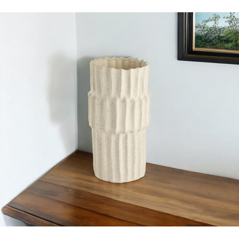 Vase de table en céramique Zahari, Crème, H 13,8 po x l 7,5 po x P 7,5 po