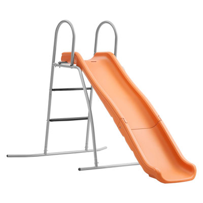 Glissade d'eau, toboggan aquatique extérieur de 5,5 pi pour les enfants, glissade à vagues pour piscine autoportante avec bâche de 6,5 pi, arroseur réglable intégré, équipement de terrain de jeu en métal et plastique, plateforme pour s'amuser dans la cour arrière