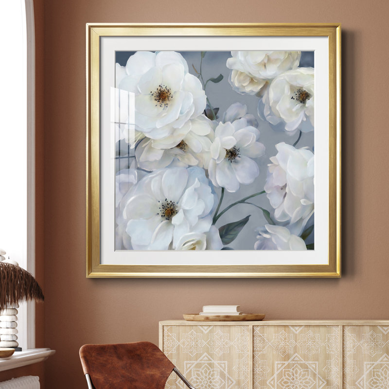Timeless Climbing Rose - Peinture encadrée, H 34,5 po x l 34,5 po x P 1,5 po, Toile avec cadre or