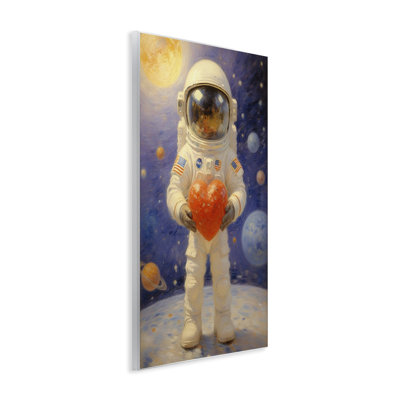 Astronaute tenant une plaque murale cœur, design par Angie Hawke