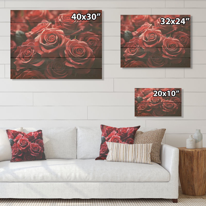 Crimson Rose Passion I - Roses, art sur bois de pin naturel, H 10 po x l 20 po