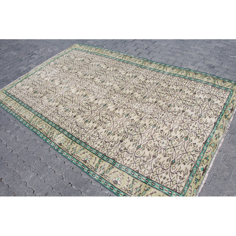 Tapis en laine beige antique de l'Anatolie antique - idéal pour les espaces de salle à manger avec esthétique rétro