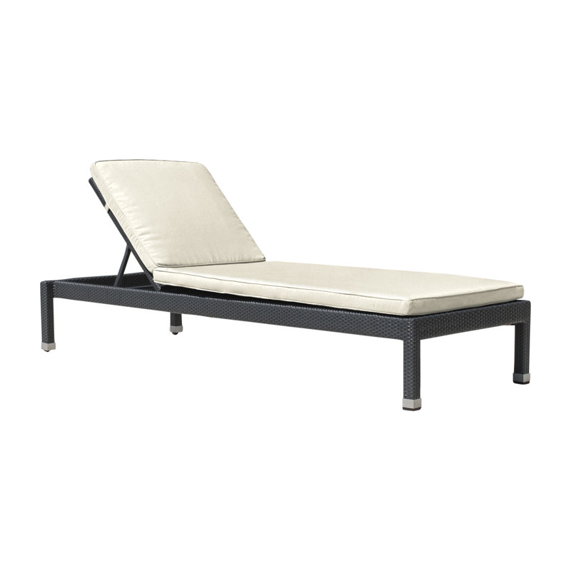 Chaise longue d'extérieur en osier avec coussin Onyx, Standard