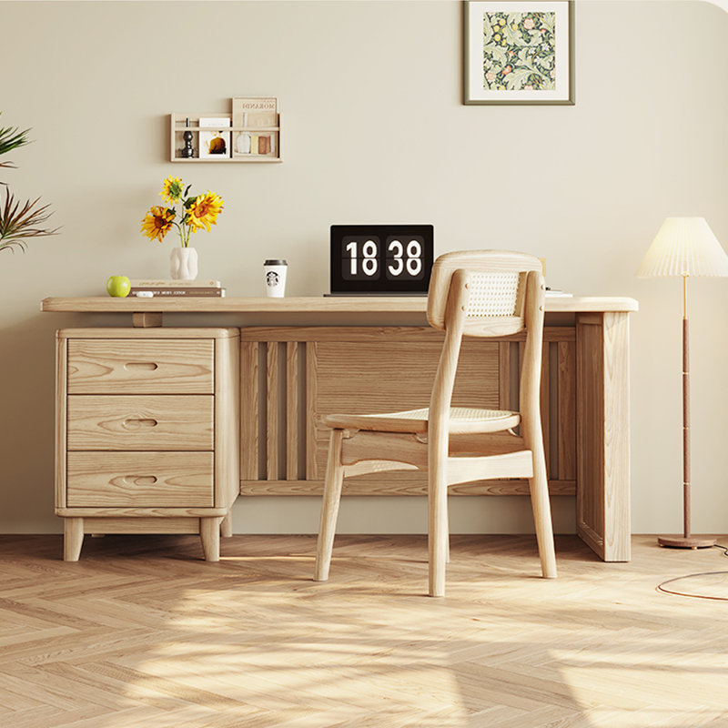 Ensemble de bureau et de chaises en bois simplifié