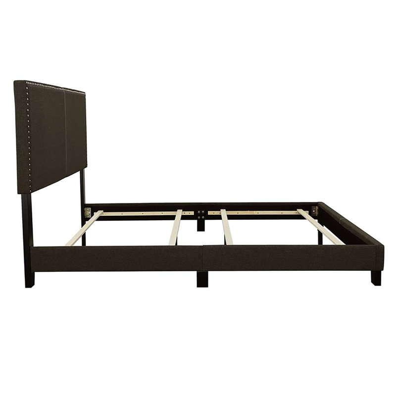 Grand lit moderne gris anthracite, pieds en bois massif noir, garniture cloutée tendance et sous-couche en mousse