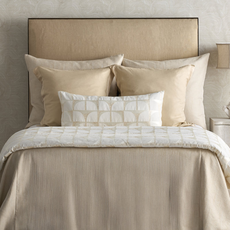 Arches Padded Throw