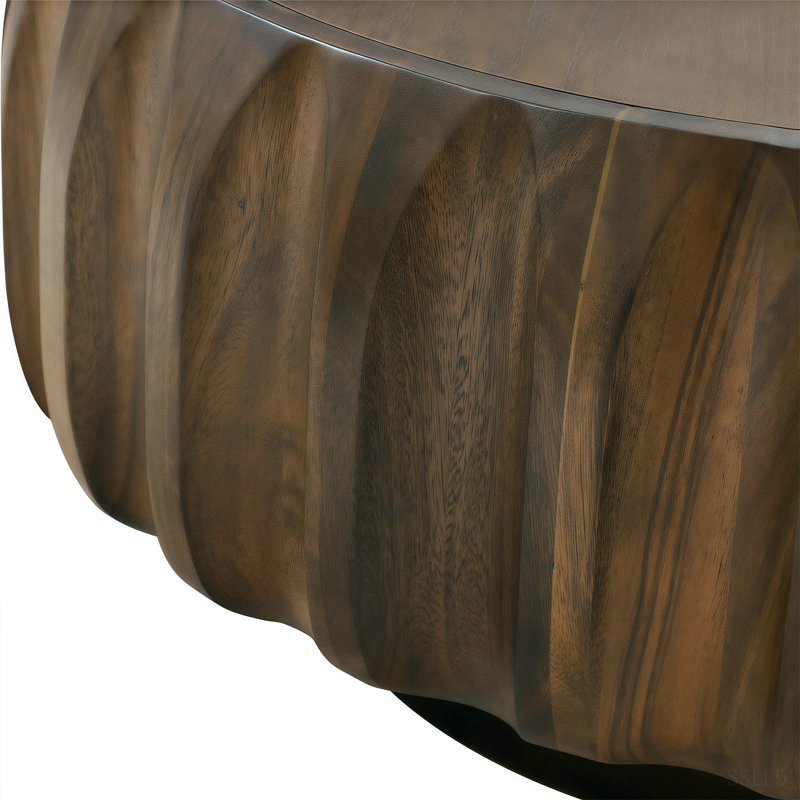 Table basse ronde en bois massif sculpté au design sculptural élégant