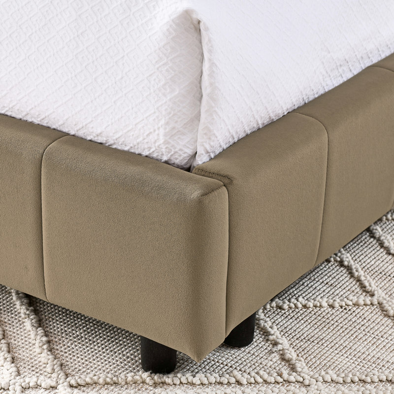 Structure de lit tapissier pleine grandeur avec tissu en velours confortable pour le salon de la chambre à coucher, cadre de lit de jour brun, accoudoir, en bois,