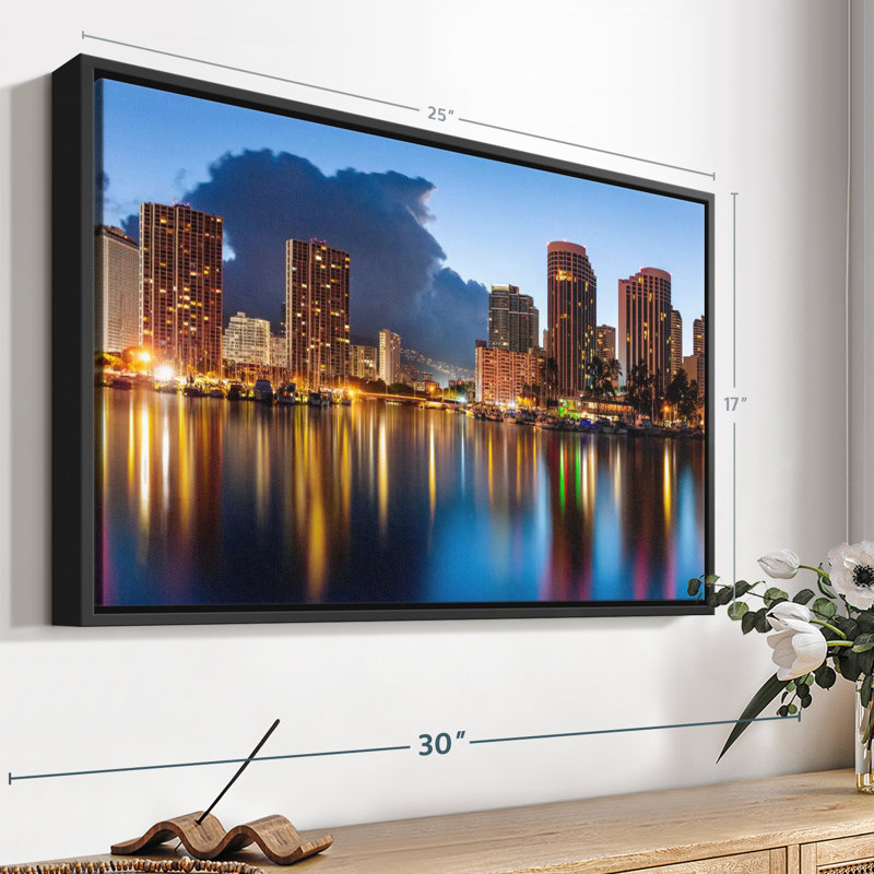 Impression sur toile Honolulu Nightscape, H 17 po x l 25 po