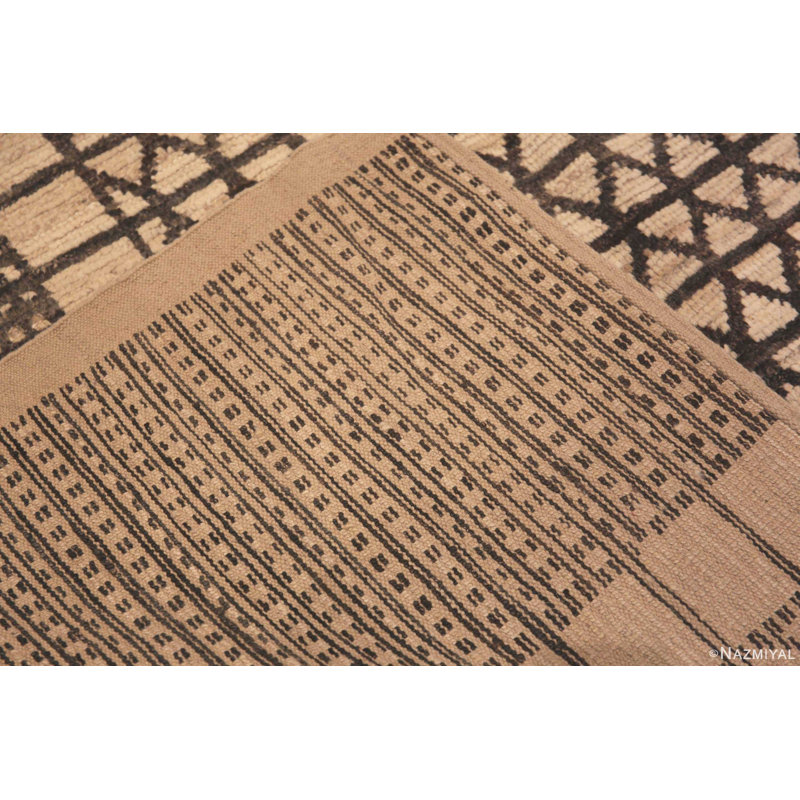 Tapis brun / crème à motif géométrique moderne à motifs tribaux One-of-a-Kind