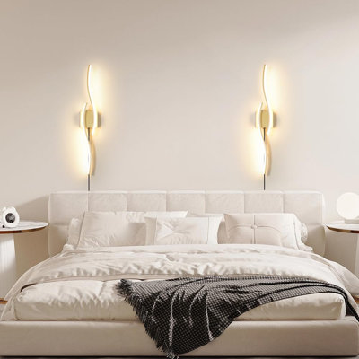Ensemble de 2 appliques murales DEL modernes à brancher, luminaires muraux intérieurs à intensité variable avec télécommande et cordon d'alimentation pour le couloir de la chambre à coucher du salon