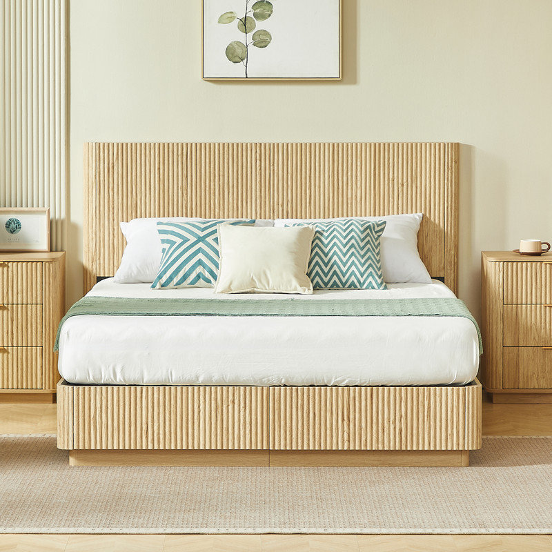 Structure de lit pour grand lit en placage de bois cannelé avec tête de lit et support à lattes en métal, structure de lit plateforme moderne à profil bas pour la chambre à coucher, ton chêne naturel
