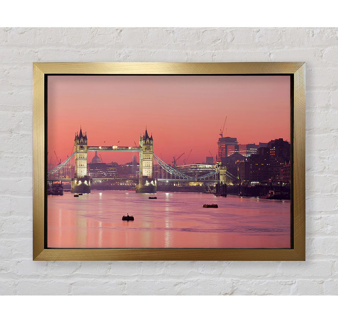 Pink Nights Through The Tower Bridge - Einzelne Bilderrahmen Kunstdrucke