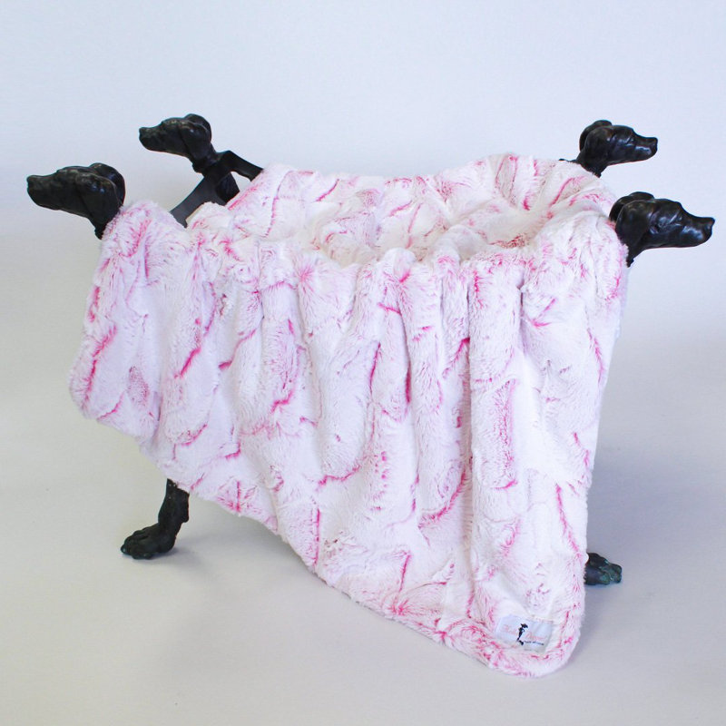 Couverture en polyester Whisper Dog, 17 po x 14 po, Œillet