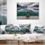 Garçon regardant le lac Clear Mountain - coussin à imprimé paysage-2145782017-2145780646