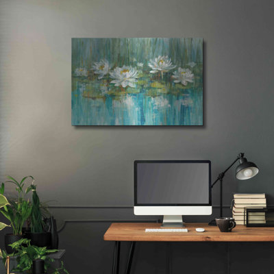 Art mural en métal «Water Lily Pond» par Danhui Nai, Luxe