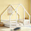 Lit double en bois en forme de maison avec clôture et garde-corps, idéal pour les chambres d'enfants sécuritaires et élégantes