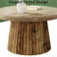 Table basse ronde de 80 cm (31,5 po) avec piètement cylindrique cannelé, brun rustique, polyvalente pour différents environnements intérieurs.