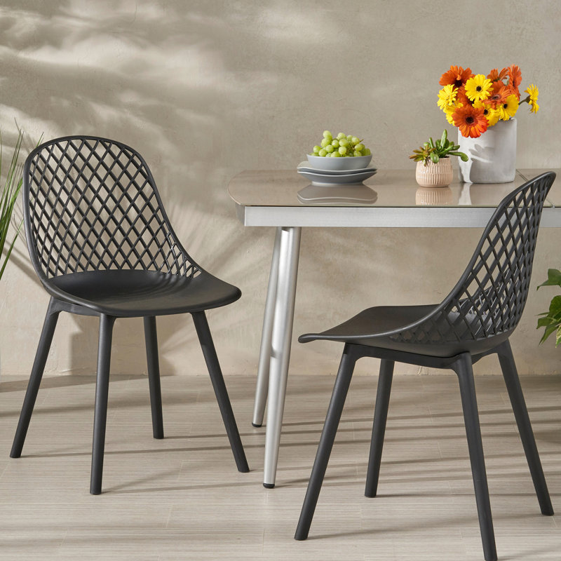 Chaise d'extérieur en polypropylène noir - chaise Lily avec caractéristique et structure stable, poids de 9,67 lb, 33,88 po Hauteur élégante de la base résistante aux intempéries, largeur 21,15