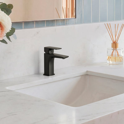 Single Hole Bathroom Faucet, Single Handle Bathroom Sink Faucet with Drain Assembly