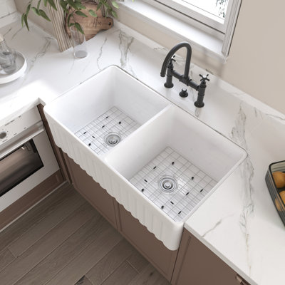 33 in. Farmhouse/Apron-Front 50/50 Double Bowl White Fireclay Kitchen Sink with Bottom Grid and Strainer