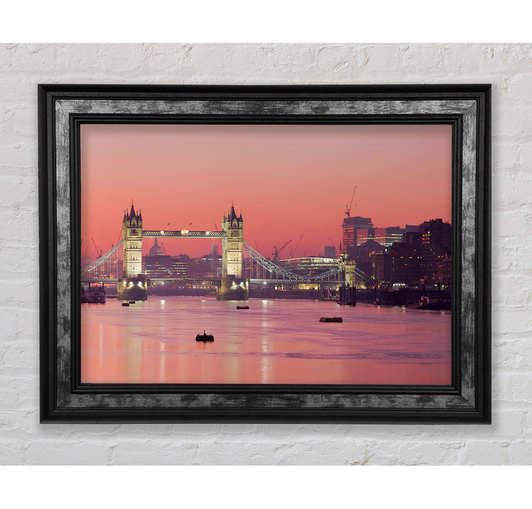 Pink Nights Through The Tower Bridge - Einzelne Bilderrahmen Kunstdrucke