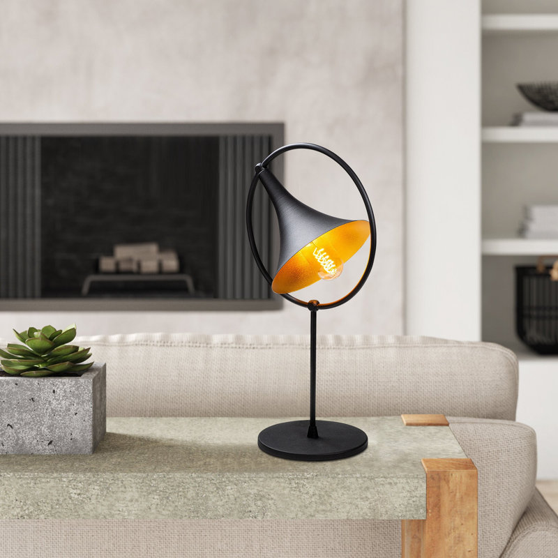 Lampe de table en métal