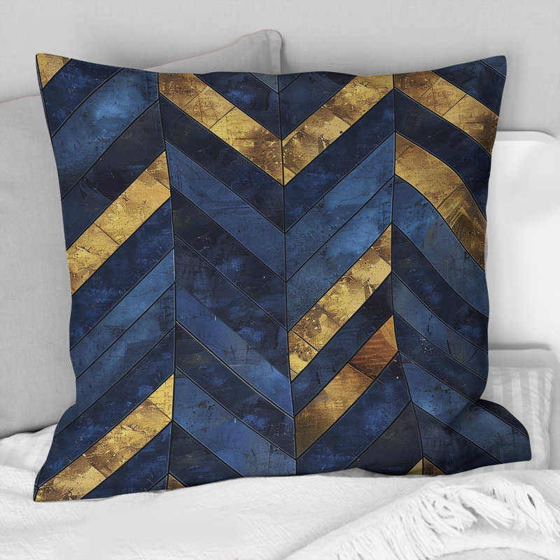 Coussin décoratif à motif de chevrons dorés et dorés Glam II, H 16 po x l 16 po