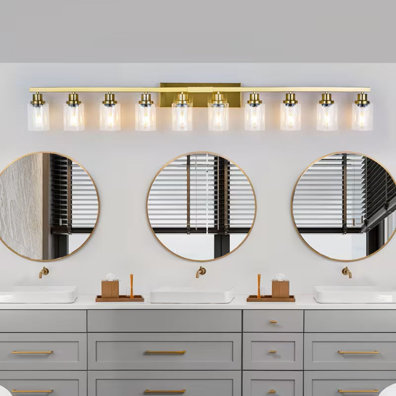 Une applique murale élégante pour salle de bain de 65 pouces de style moderne à 10 lumières de ton doré avec abat-jour en verre transparent, pouvant être installée vers le haut ou vers le bas, convient aux salles de bain et aux salons