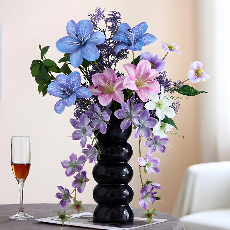 Ornements de fleurs simulées