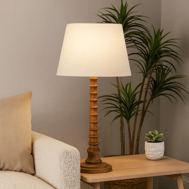 Lampe de table 31 pouces Dio, abat-jour tambour blanc, base en bois tourné, Brun