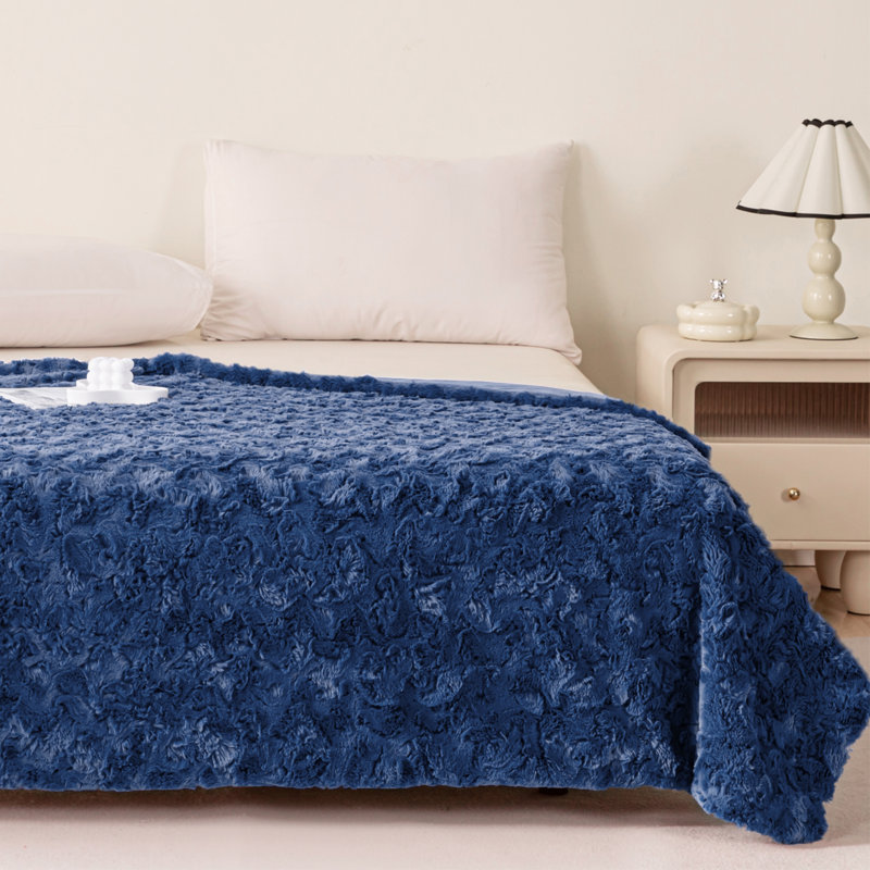 Jeté / couverture en fausse fourrure brossée, L 60 po x L 80 po, Marine