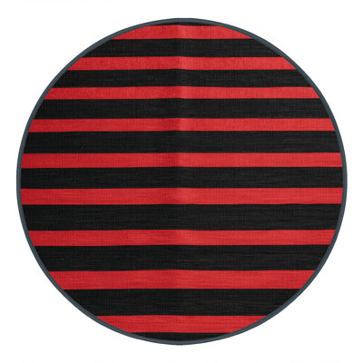 Tapis noir à rayures horizontales lavable à la machine