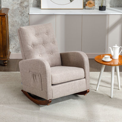 Chaise berçante à haut dossier avec siège rembourré et confortable