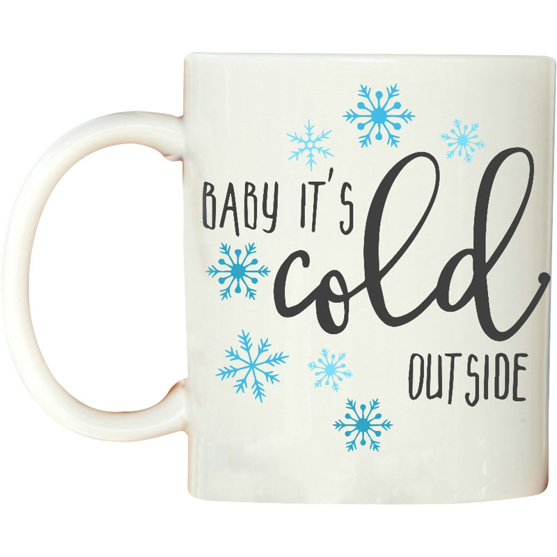 Tasse à café à l’extérieur de bébé