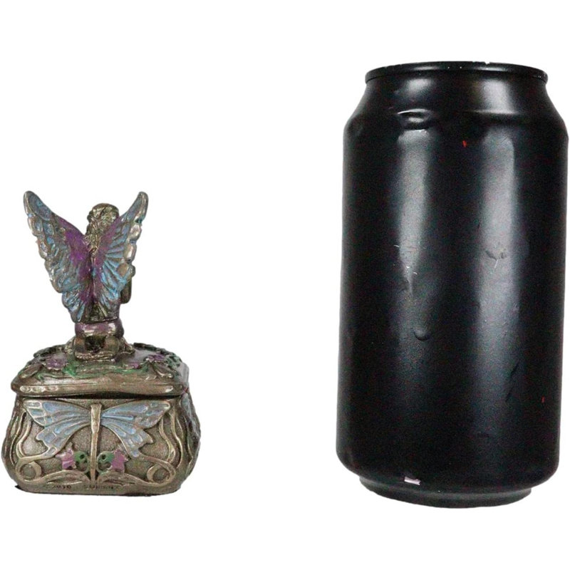 Hach Figurines & Sculptures