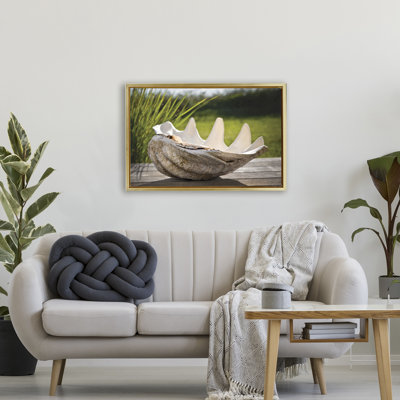 Cadre flottant Sea Treasure Shell, design par Seven Trees Design