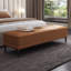 Long banc de chambre en cuir orange avec revêtement en bois orange-1933522958