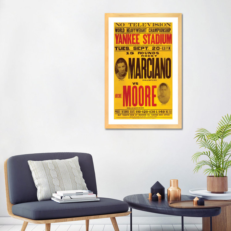 Marciano contre Moore - publicité imprimée, Blanc, Papier encadré de bois naturel, H 32 po x l 24 po x P 1 po