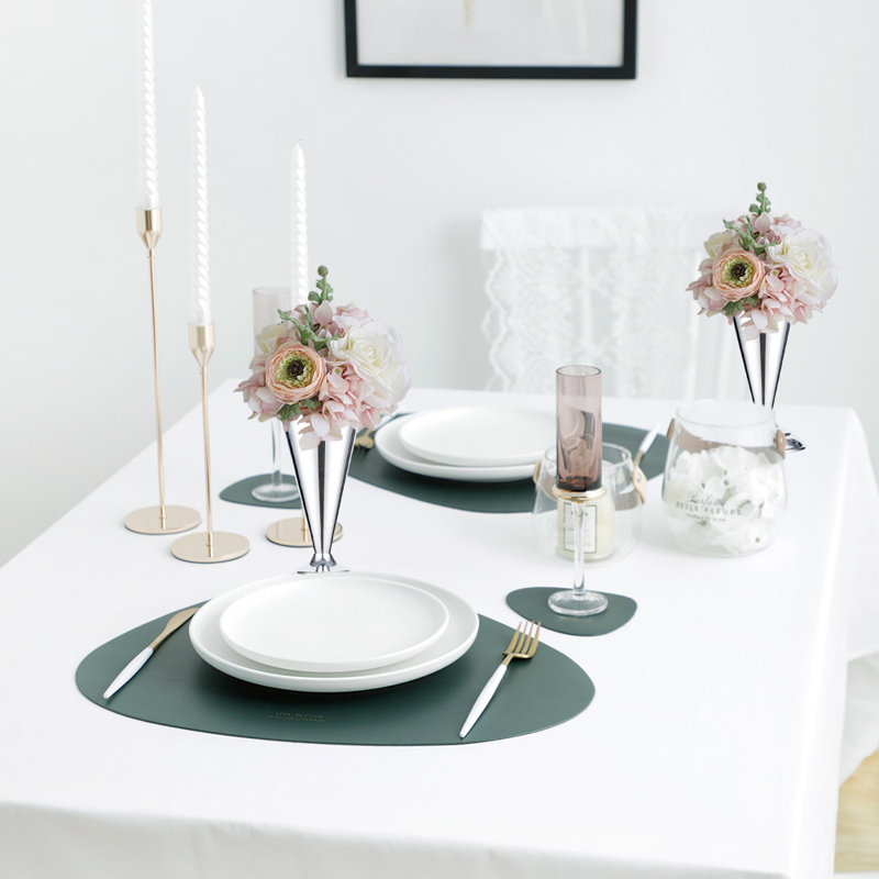 Vase de table en métal, 2